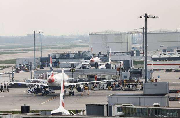 Heathrow Airport closed by fire at power station