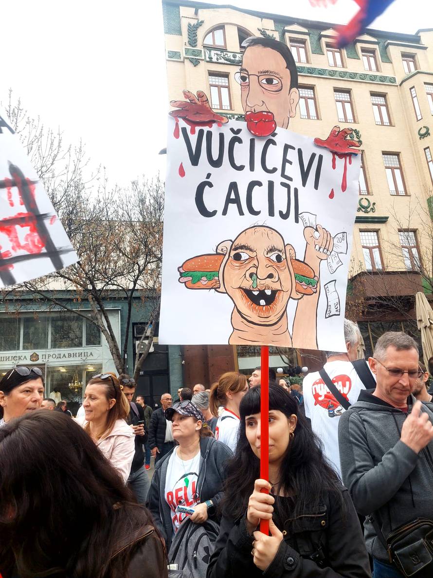 Prosvjed završio izgredima. Oglasio se Vučić: Bilo je 107.000 ljudi i nije korišten zvučni top!