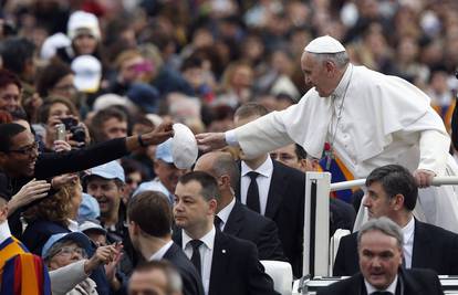 Ludilo: Papa Franjo 'prodaje' više ulaznica od rock zvijezda