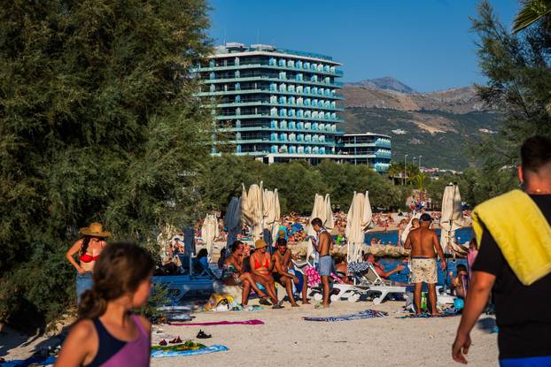 Split: Ljetni ugođaj na novouređenoj plaži Žnjan