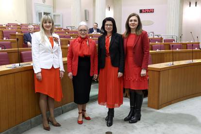 Zagreb: Dan crvenih haljina u Saboru