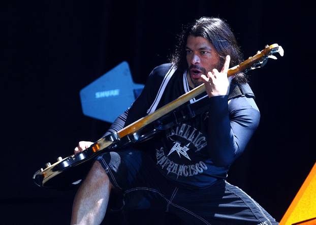 ARHIVA - 2010. Zagreb: Metallica na Hipodromu oduševila preko 30 tisu?a fanova, a kiša je lijevala kao iz kabla