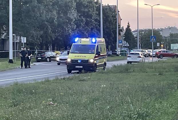 Zagreb: U naselju Špansko automobil je naletio na dvije maloljetnice