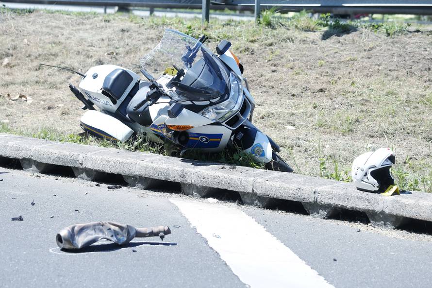 Autom naletio na policajca na motoru i odbacio ga s ceste