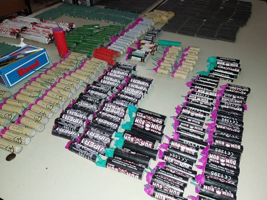 FOTO Kod dvojice maloljetnika u Zagrebu pronašli gotovo tisuću komada opasne pirotehnike