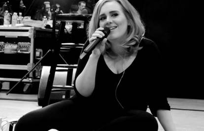 Adele iznenadila: Na koncertu otkrila da obožava Spice Girls