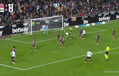 VIDEO Škarice Huga Dura za rušenje velikog rivala i erupciju na Mestalli! Pogledajte ovaj gol