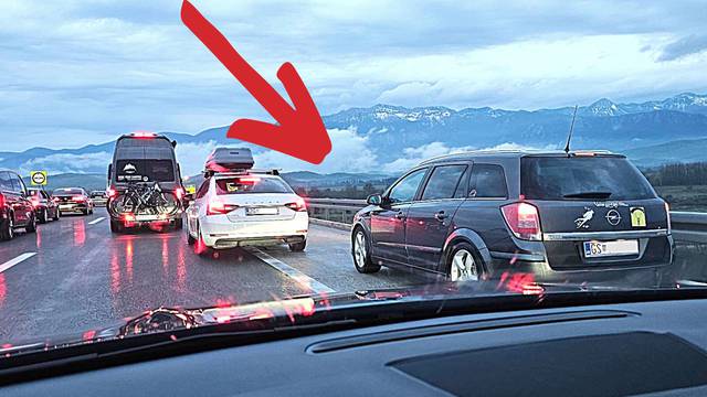 Na A1 želi zaobići kolonu preko zaustavne, a Škoda ga blokira: 'I  ja to radim takvim budalama'