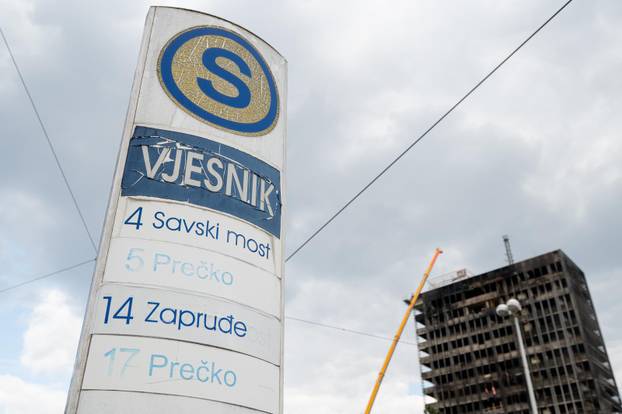 Zagreb: Uklanjanje natpisa Večernji list sa zgrade Vjesnika