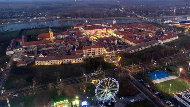 Pogled iz zraka na advent u Osijeku 