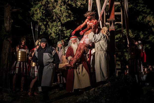 U Imotskom na Cvjetnicu uprizorena „Imotska Muka“, scenski prikaz Muke Gospodina našega Isusa Krista 