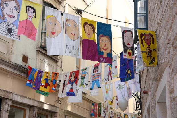 Šibenik: Šarene zastavice najavljuju po?etak 65. Me?unarodnog dje?jeg festivala