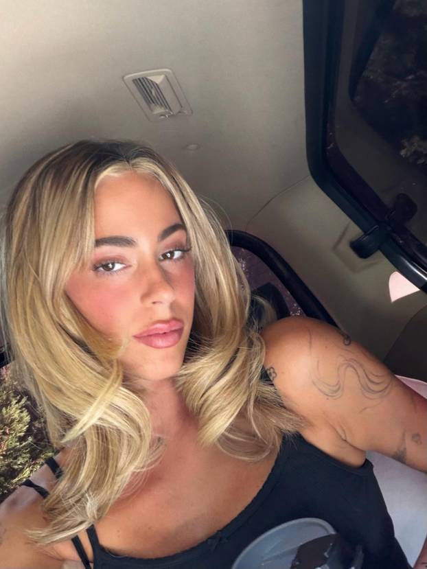 Svjetski prvak ljubi atraktivnu pjevačicu. Uskoro će se vjenčati