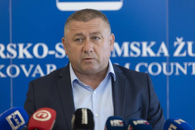 Vukovar: Župan Damir Dekanić dao je izjavu medijima nakon prometne nesreće u kojoj je sudjelovao