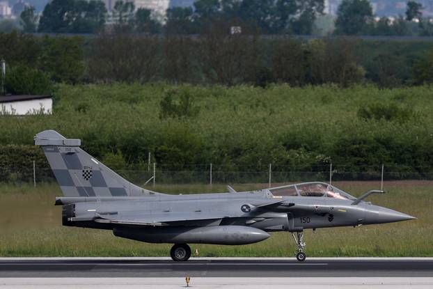 Velika Gorica: Preletom Rafaleima iznad Hrvatske piloti HRZ-a izrazili su zahvalnosti i poštovanje prema svim sudionicima VRO "Bljesak"