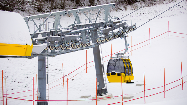 Drama na skijalištu u Austriji: Otpala kabina žičare, četvero turista teško ozlijeđeno u padu