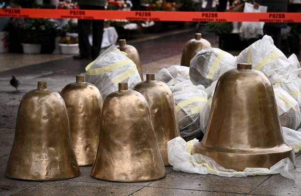 Zagreb: Ukrasavanje glavnog bora u gradu