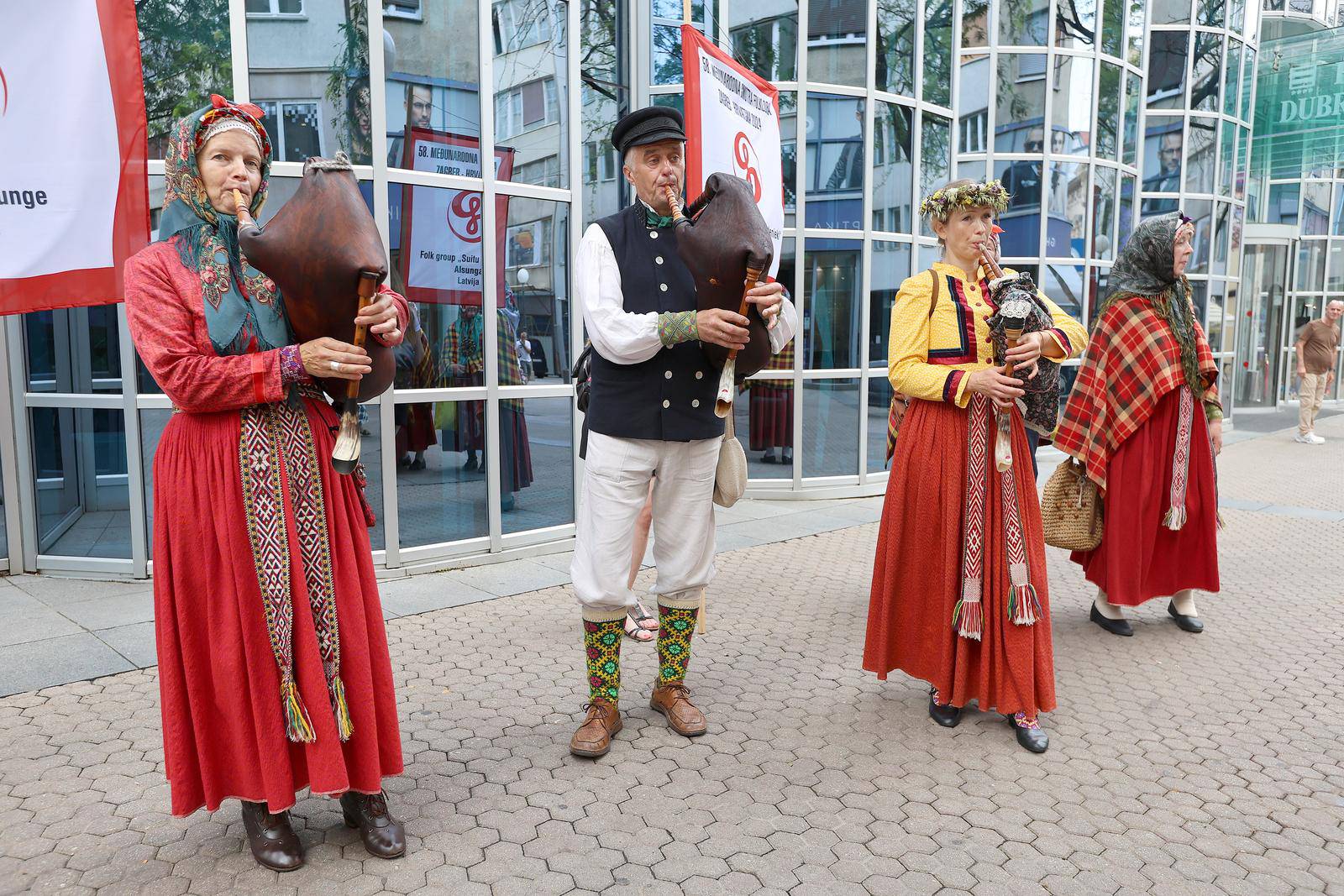 Zagreb: Folklorna šetnica u centru grada