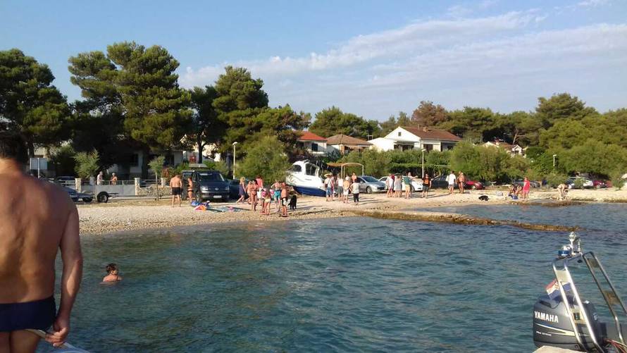 'Ide na nas!': Pijan je gliserom zamalo pokosio ljude na obali