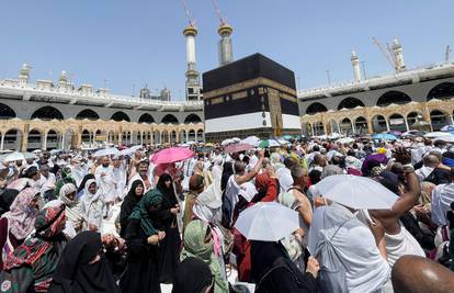 Muslimani hrle u Meku na prvi hadž nakon pandemije korone