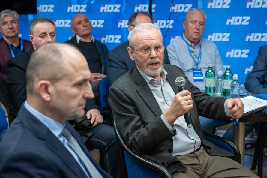 Zagreb: Tribina Zajednice utemeljitelja HDZ-a "Dr. Franjo Tuđman" na temu "Može li se Hrvatska sutra obraniti?"