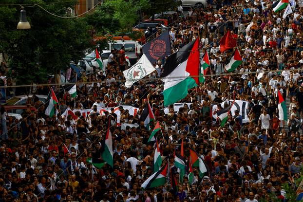 USB union holds nationwide strike, "Let's Block Everything," in solidarity with Gaza, in Rome