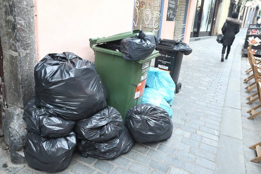 Zagreb: U centru grada nije odvezeno smeće