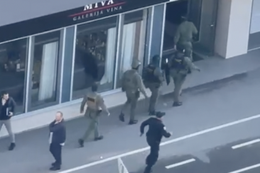 Trenutak kad su specijalci ušli u zgradu