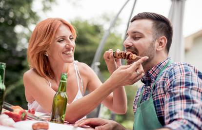 Tražite mjesto na kojem ćete u hladu uživati u najboljem roštilju? Dođite na Chill&Grill!