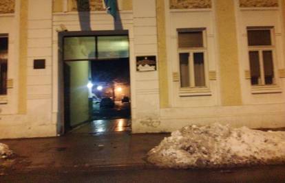 Razbio dvojezičnu ploču na policijskoj postaji u Vukovaru