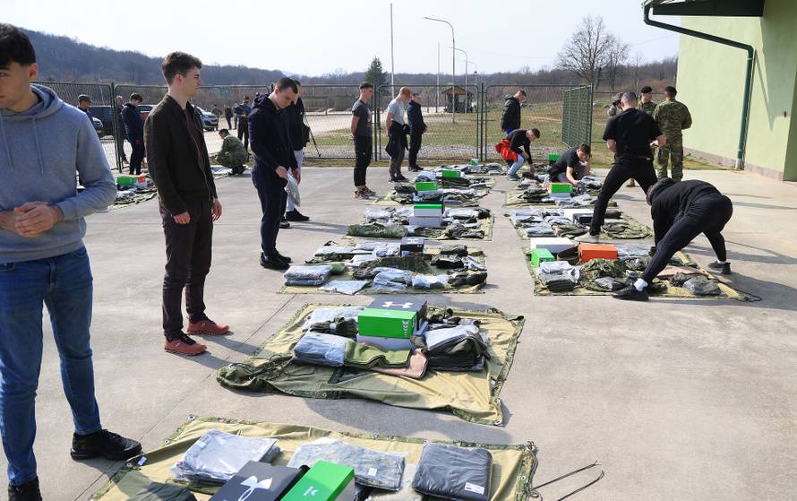 Ministar Anušić i general Kundid na prvom danu TVO-a na Slunju