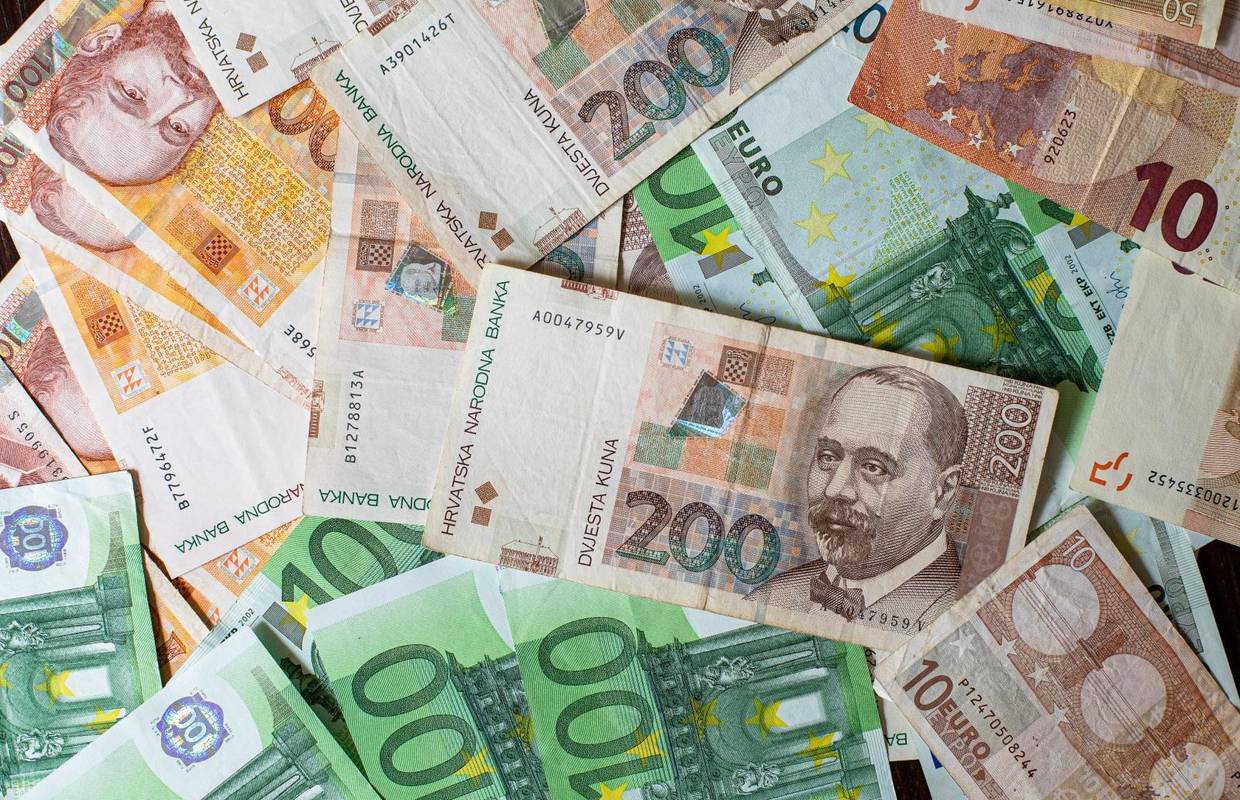 Troškovi rada po satu u EU i eurozoni snažno porasli