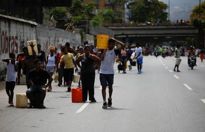 Venezuela opet ima struju, ali politička kriza i dalje traje