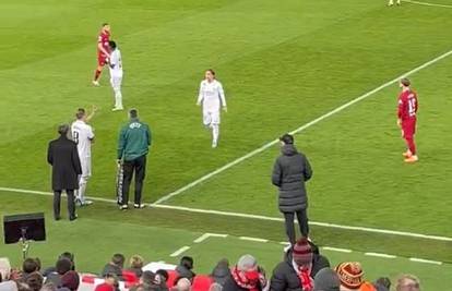 VIDEO Ovo je trenutak u kojem Modrić izlazi iz igre dok Anfield uz pljesak skandira njegovo ime
