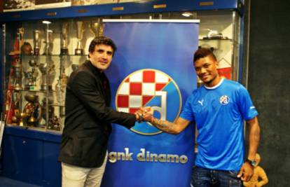 Čileanac na posudbi: Junior Fernandes potpisao za 'modre'