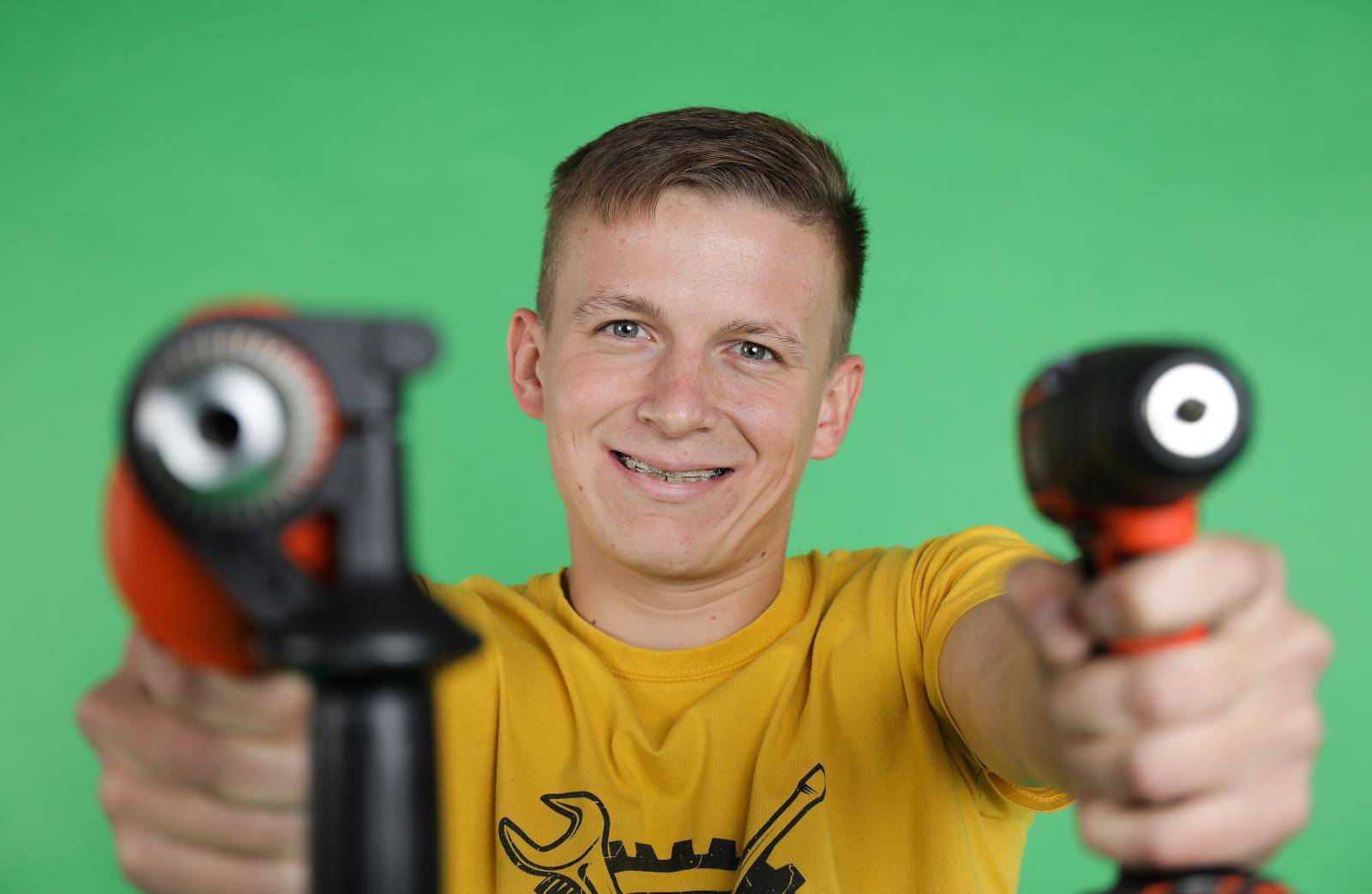 David (20) iz Virovitice ima 1.5 milijuna pratitelja na YouTubeu, a sad je u novom showu 24sata!