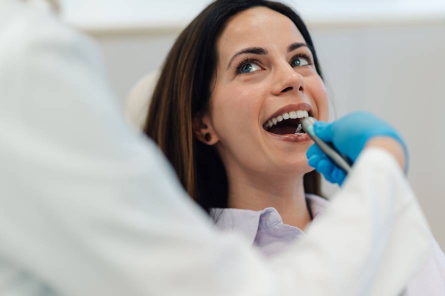 Dentist,Wearing,Blue,Gloves,Using,Intraoral,Scanner,For,Dental,Checkup