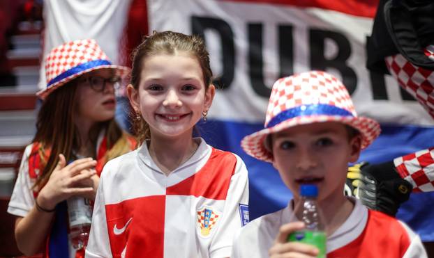 Malmo: Navijači na tribinama prije utakmice Hrvatske protiv Slovenije u drugom krugu EHF Europskog prvenstva