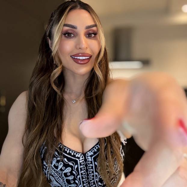 FOTO Afganistanku su prisilno udali dok je imala 15, a onda se transformirala. Pogledajte je!