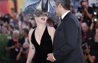 Lady Gaga ima dva zaručnička prstena: Prvi je malo neobičan