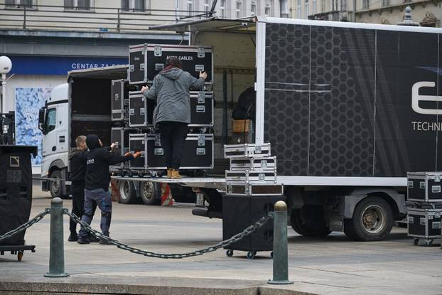 Zagreb: Postavljanje bine na glavnom Trgu gdje će biti organiziran doček rukometaša