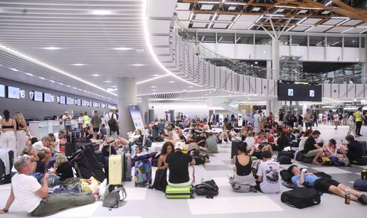 VIDEO Na aerodromu u Splitu pravi 'krkljanac'. Otkazani svi letovi, hakeri napali sustav