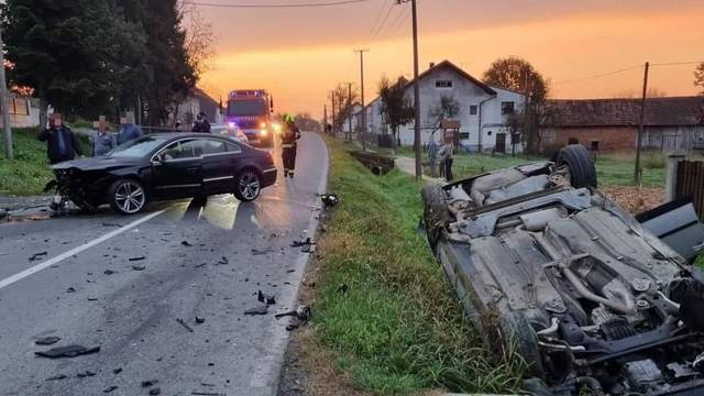 FOTO  U teškoj nesreći kod Novske ozlijeđeno dvoje ljudi