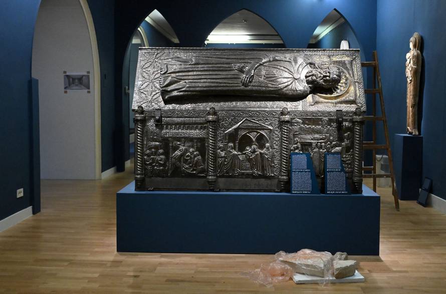 Zagreb: 1100 izlozba Hrvatskog Kraljevstva  u Klovicevim dvorima