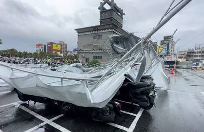 Tajvan pogodio snažan tajfun Haikui, dio stanovnika već je evakuiran, vjetar čupa stabla