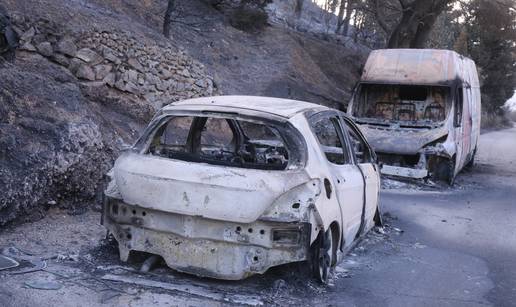 Vatrogasci dežurali cijelu noć na požarištu: 'Diže se pepeo, ali nema vatre. Zasad je sve ok'