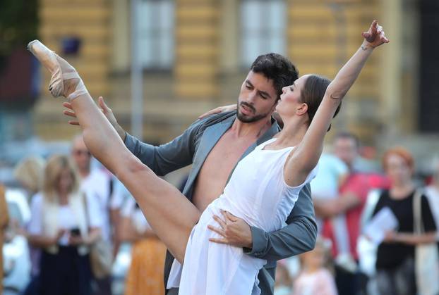 Nastavlja se plesna čarolija "Balet u predvečerje" ispred zagrebačkog HNK