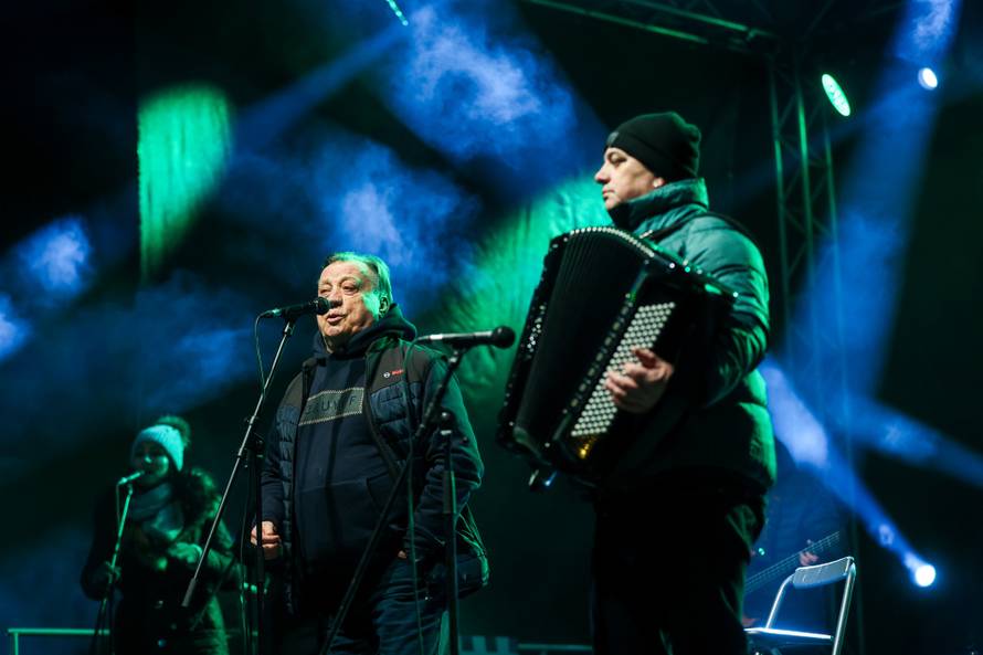 Halid Bešlić nastupa na otvorenju 199. Samoborskog fašnika
