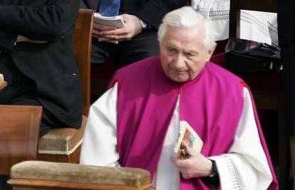 Brat pape Benedikta XVI. pljuskao dječake iz zbora
