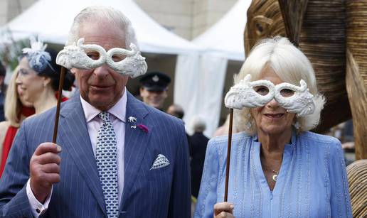 Camilla i Charles sa životinjskim maskama odali čast slonovima: Budimo skladni, spasimo planet